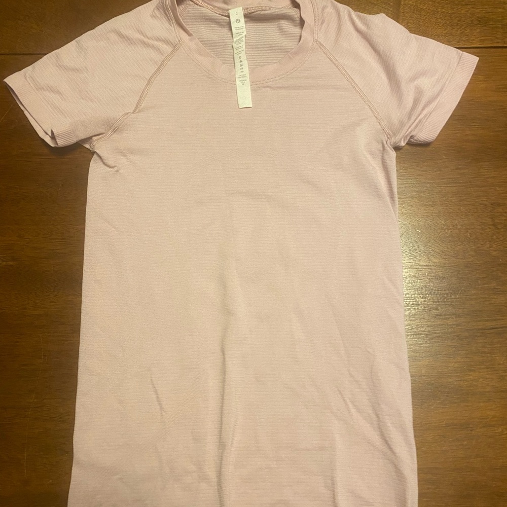 EUC size 2, Lululemon swiftly tech.  Light pink but almost a light mauve.